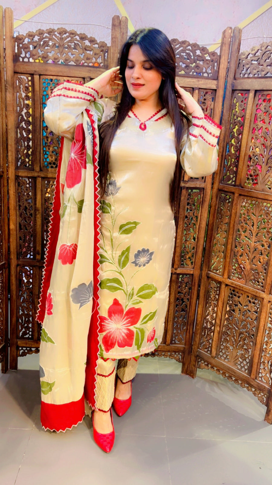 Hand Painted Tissue Silk Pakistani Suit Set In Ivory