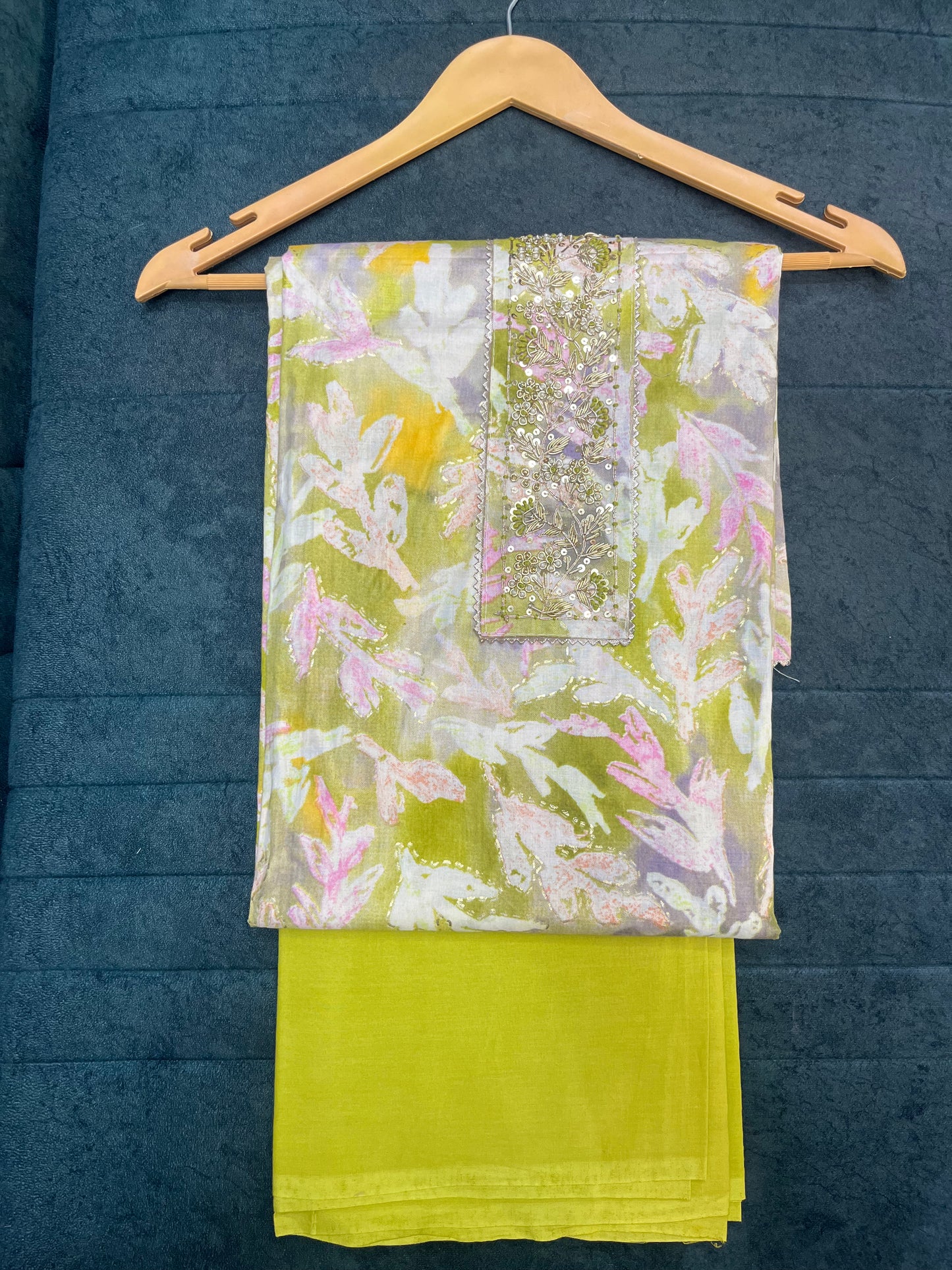Green Floral Print Pure Cotton Unstitched Suit With Chiffon Dupatta (US002)